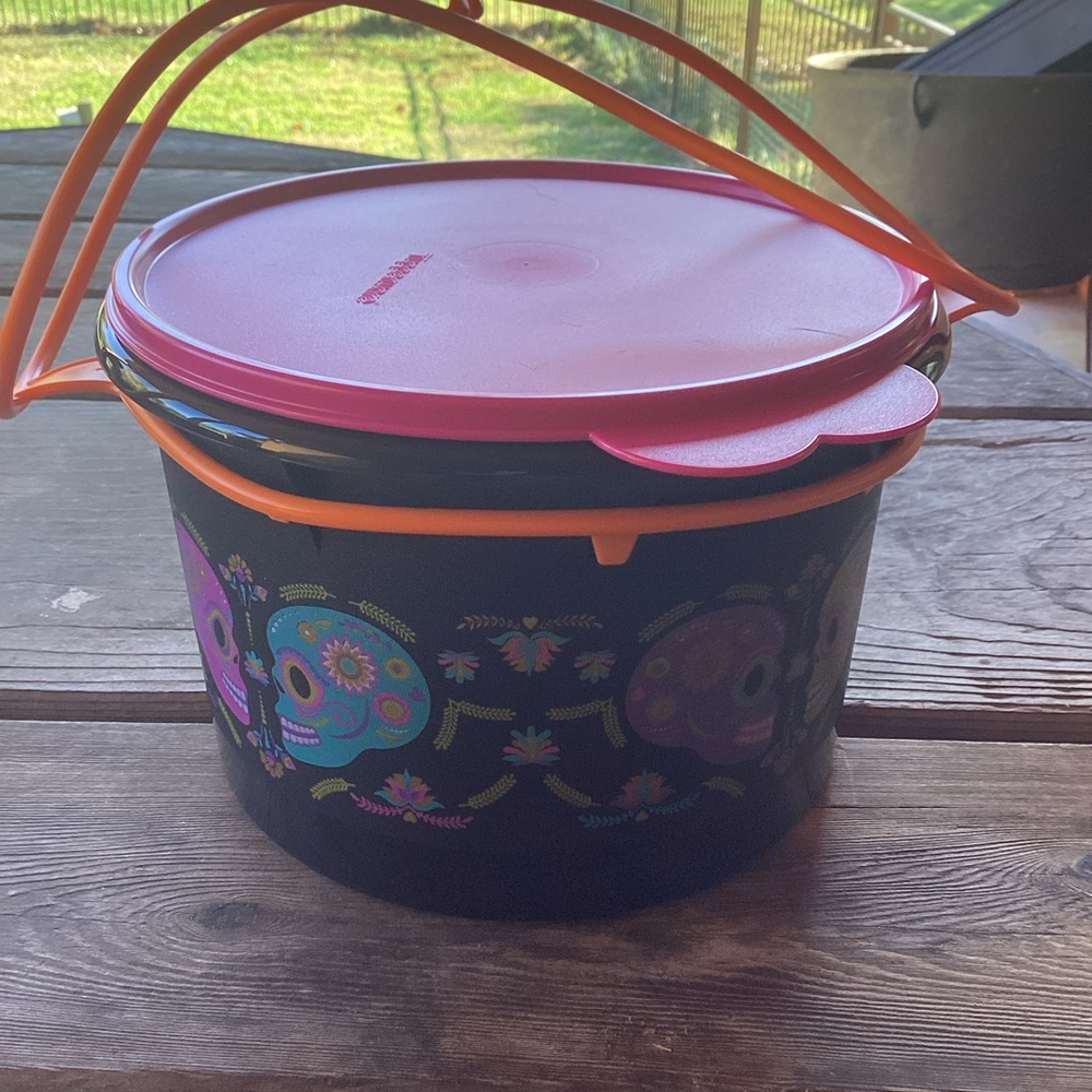 Tupperware Dia de los Muertos Canister with Carolier Handle